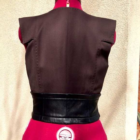 A designer piece. Sleeveless transformer dress. - Picture 10 of 13